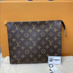 Louis Vuitton Toiletry 26